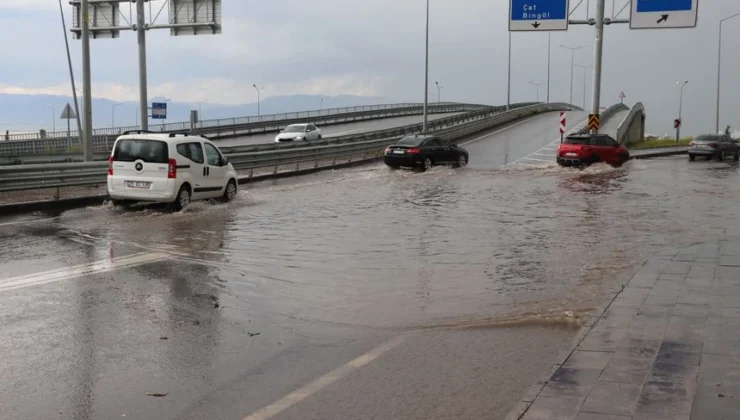 Yurdun bazı bölgelerinde sağanak etkili oldu