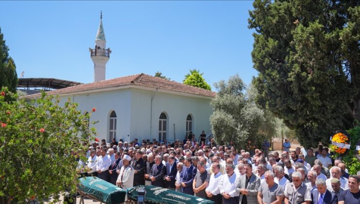 İzmir’deki patlamada hayatını kaybedenler toprağa verildi