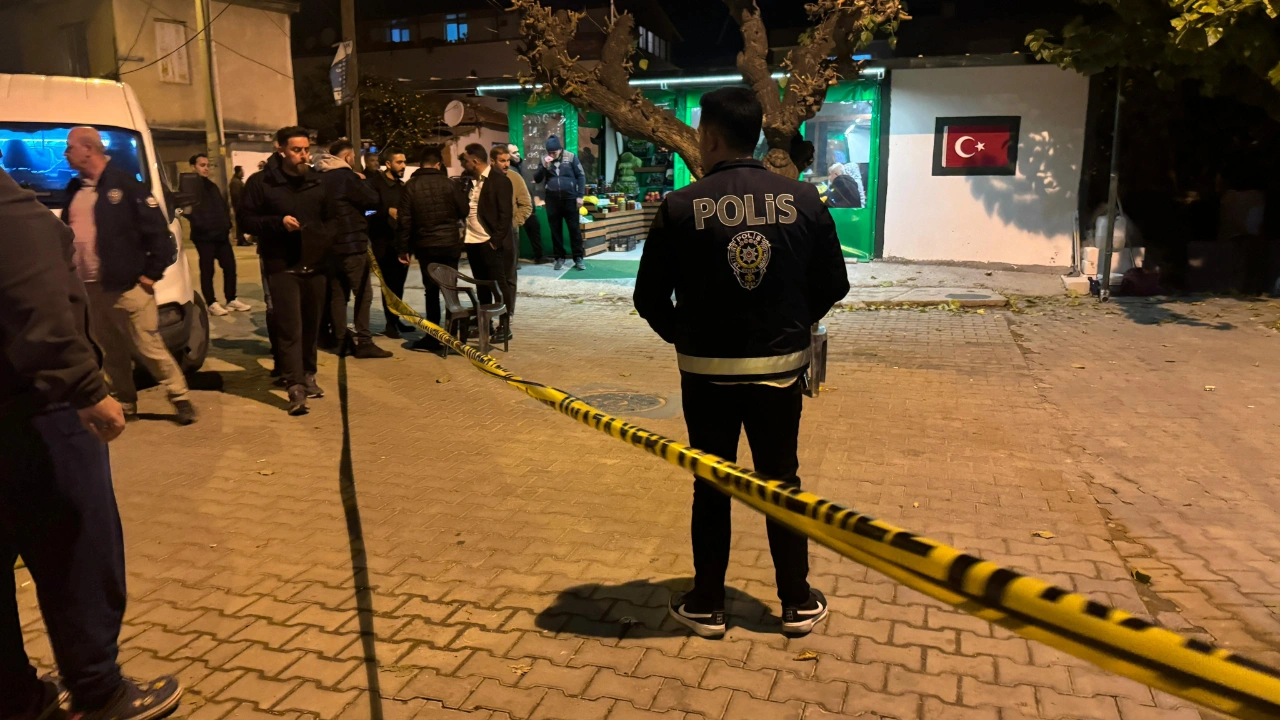 Son dakika ! İzmir’de polis ekibine silahlı saldırı: 2’si ağır 3 yaralı.