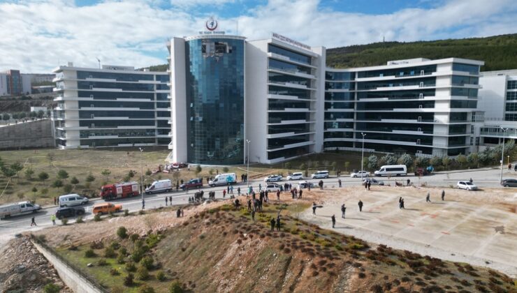 Muğla’da hastaneye çarpan ambulans helikopter düştü, 4 kişi yaşamını yitirdi.