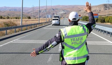 Sürücü belgesiz araç kullanımıyla ilgili bir haftada 13 bin 618 işlem yapıldı