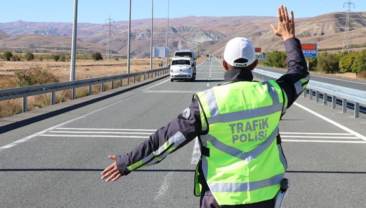 Sürücü belgesiz araç kullanımıyla ilgili bir haftada 13 bin 618 işlem yapıldı