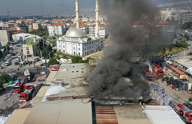 İzmir Bornova sanayi sitesinde yangın!